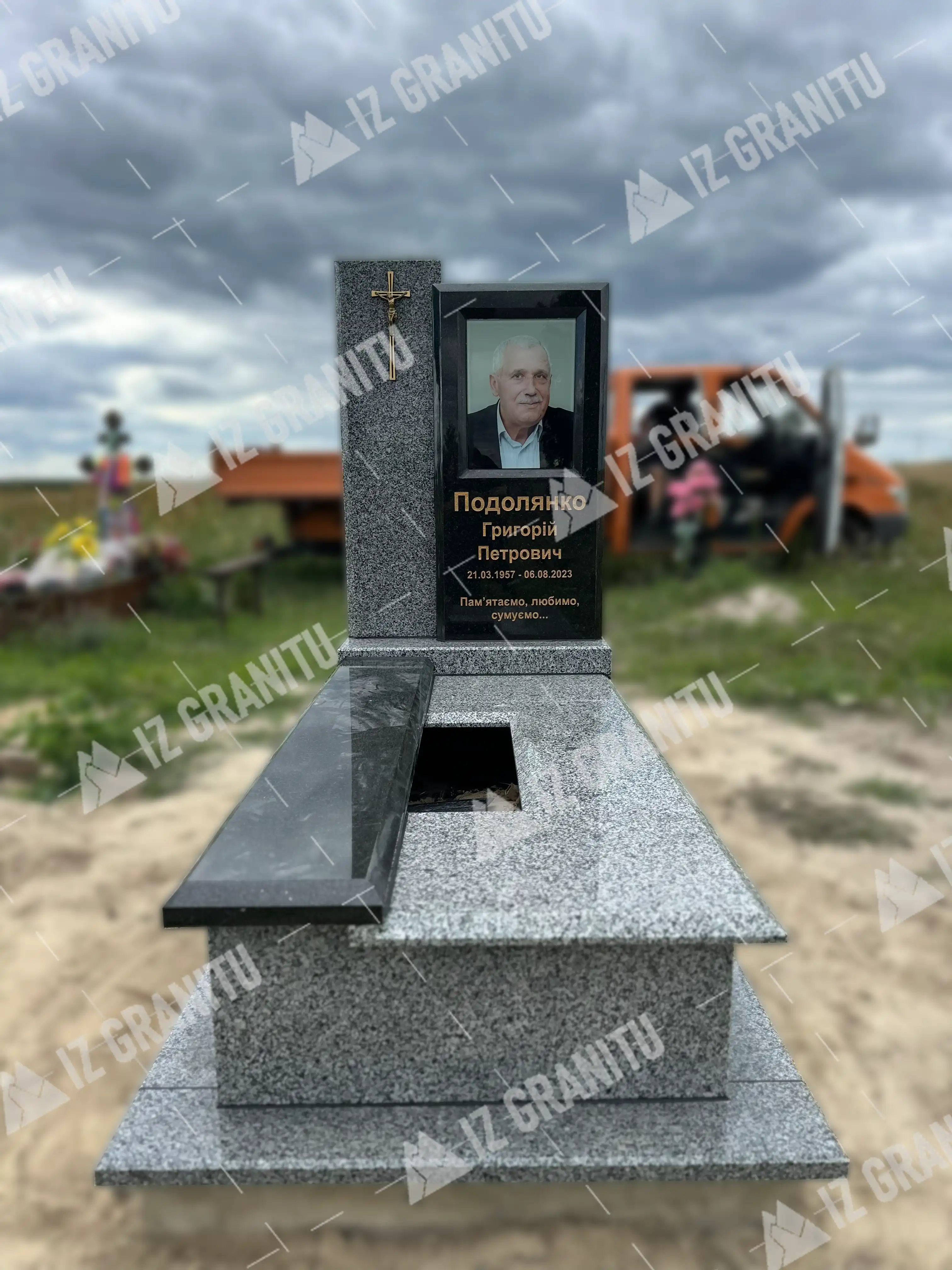 Одинарний пам'ятник 15